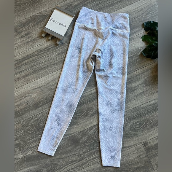 SAVVI FIT Opal leggings in white snake. Size S - Picture 8 of 12